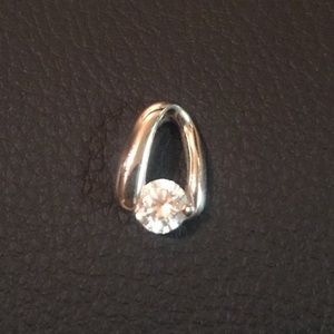 10K white gold CZ pendant